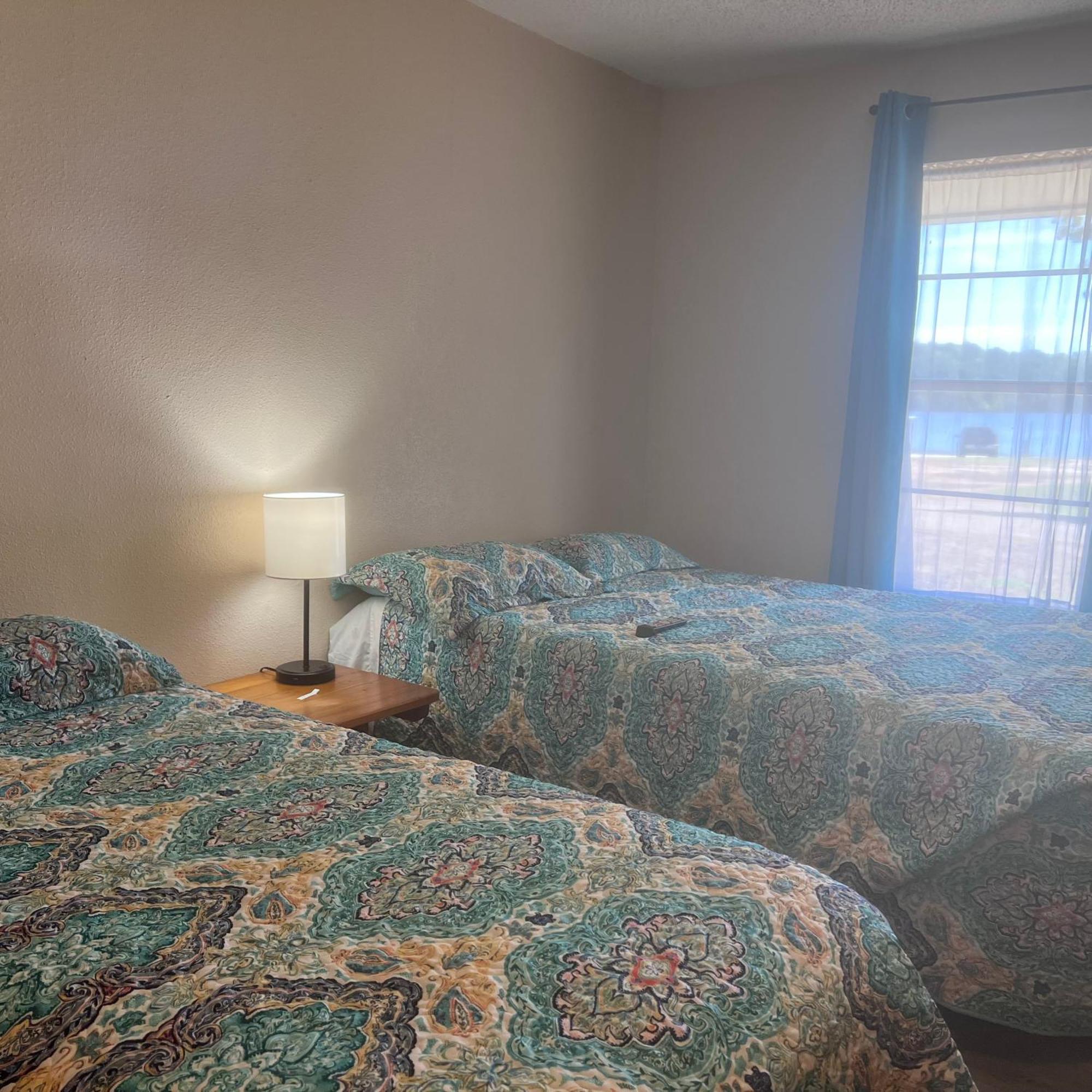 Alpine Lakeside Motel Room Backside Hemphill Экстерьер фото