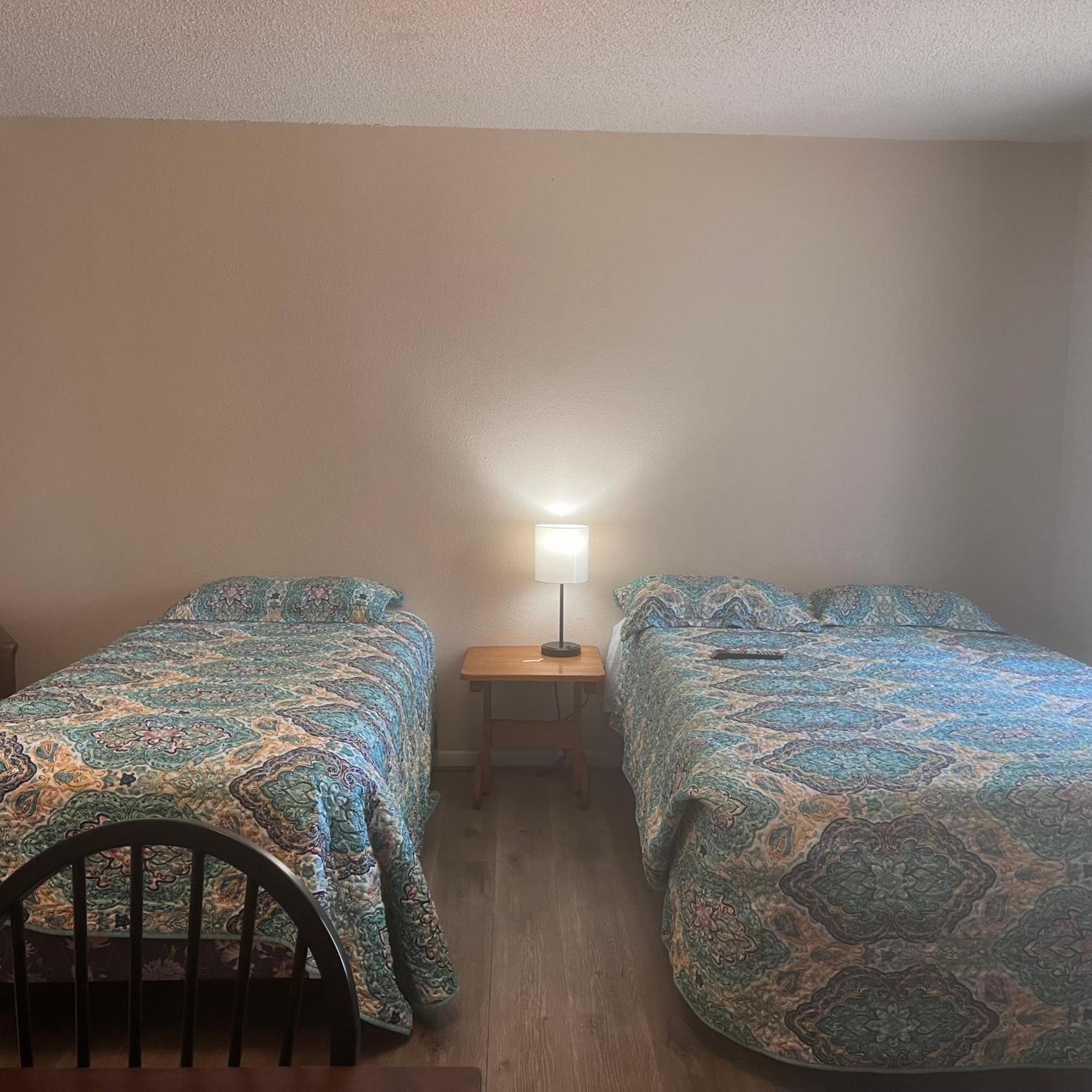 Alpine Lakeside Motel Room Backside Hemphill Экстерьер фото