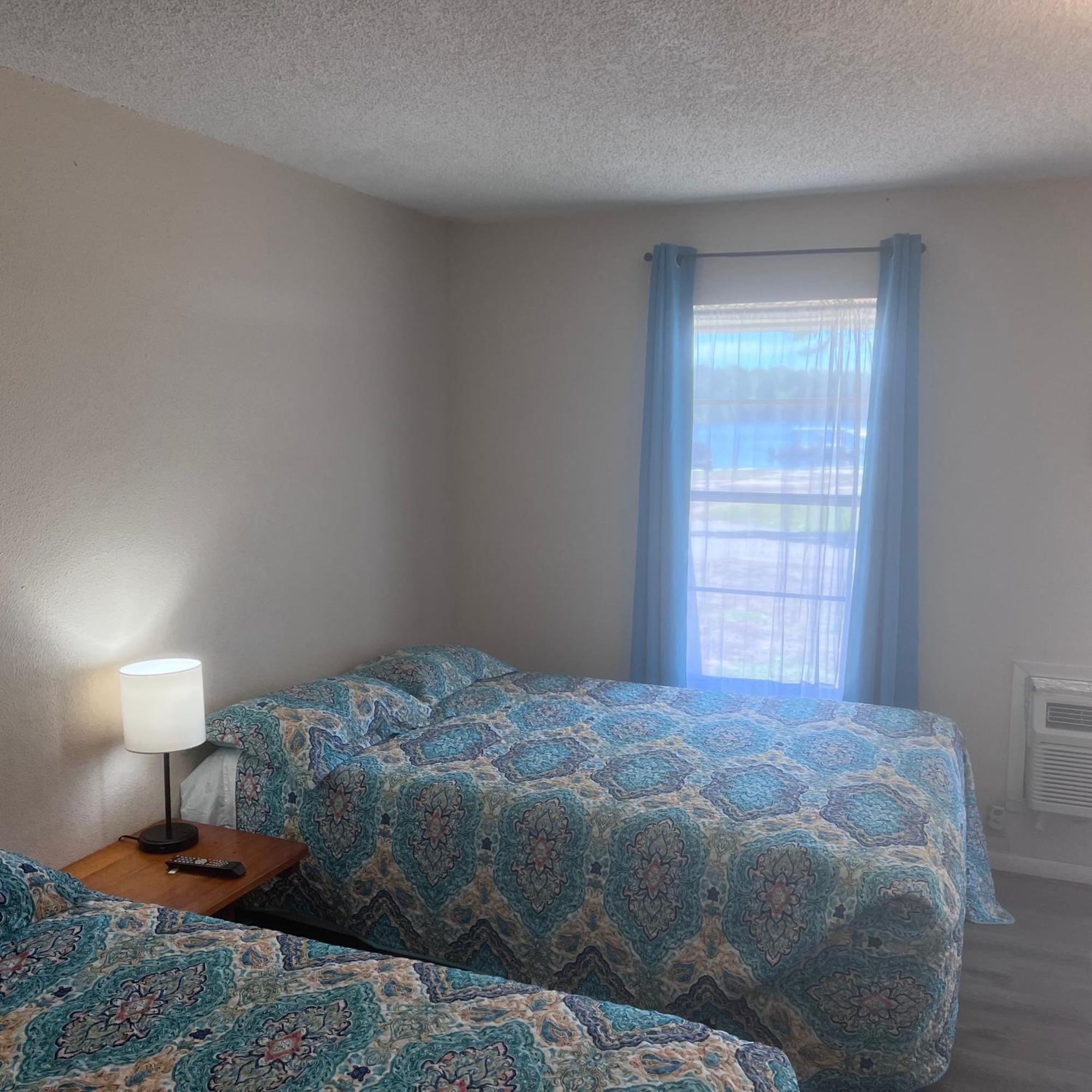 Alpine Lakeside Motel Room Backside Hemphill Экстерьер фото